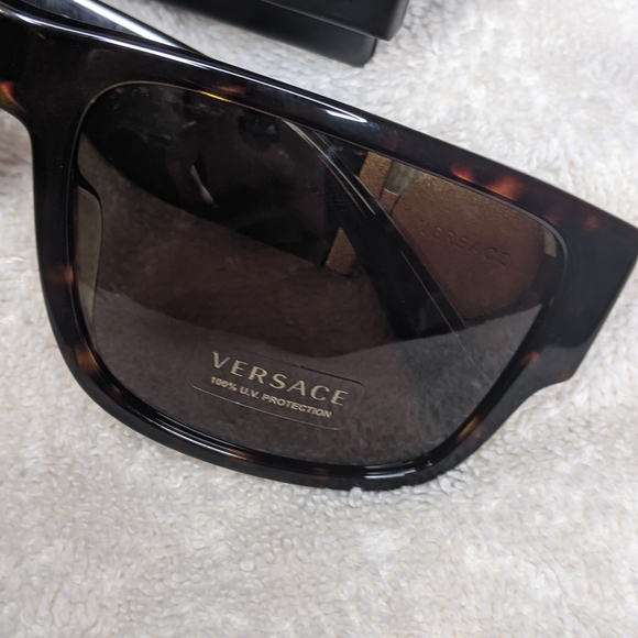 Versace sunglasses for men - Picture 8 of 9